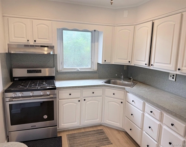 220 Manhattan Avenue - Photo Thumbnail 8