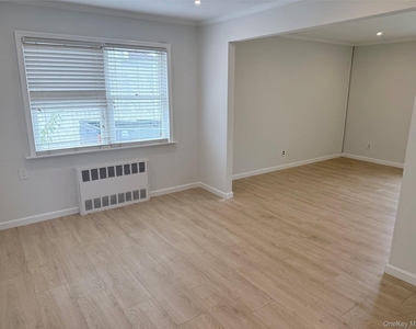 220 Manhattan Avenue - Photo Thumbnail 5
