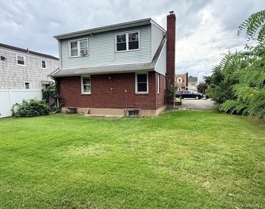 220 Manhattan Avenue - Photo Thumbnail 2