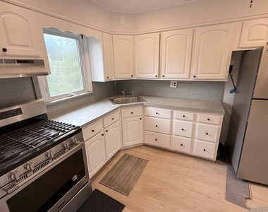 220 Manhattan Avenue - Photo Thumbnail 6