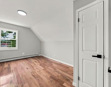 13714 Bedell Street - Photo Thumbnail 3