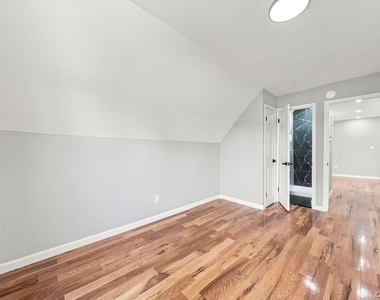 13714 Bedell Street - Photo Thumbnail 6