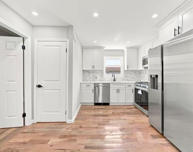 13714 Bedell Street - Photo Thumbnail 5