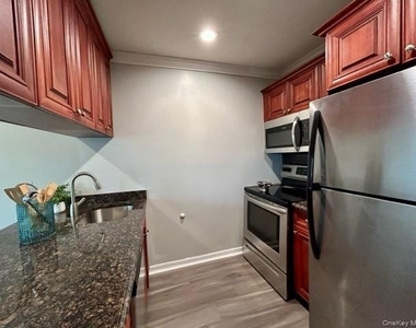 184 Hallock Road - Photo Thumbnail 2