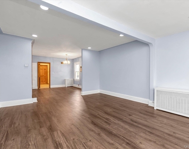71-39 Nansen Street - Photo Thumbnail 4