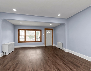 71-39 Nansen Street - Photo Thumbnail 2
