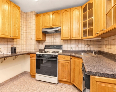 71-39 Nansen Street - Photo Thumbnail 8