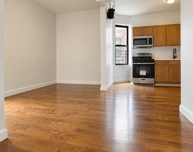 West 175th Street - Photo Thumbnail 7