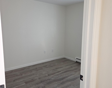 419 Garden Avenue - Photo Thumbnail 16