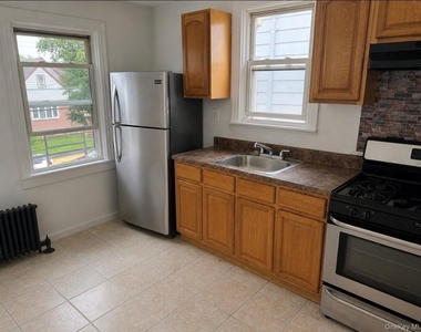 22823 Mentone Avenue - Photo Thumbnail 2