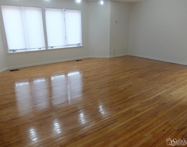 35 Sayre Drive - Photo Thumbnail 8