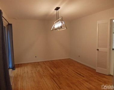 35 Sayre Drive - Photo Thumbnail 5