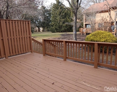 35 Sayre Drive - Photo Thumbnail 16
