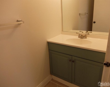 35 Sayre Drive - Photo Thumbnail 6