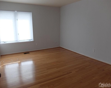 35 Sayre Drive - Photo Thumbnail 13