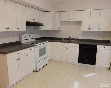 35 Sayre Drive - Photo Thumbnail 2