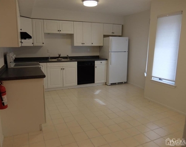 35 Sayre Drive - Photo Thumbnail 1