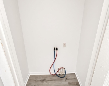490 W State Street - Photo Thumbnail 8