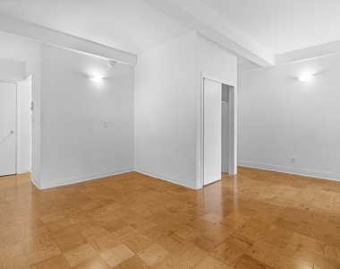 132 E 45th Street - Photo Thumbnail 3