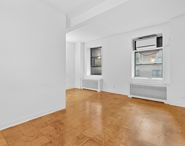 132 E 45th Street - Photo Thumbnail 2