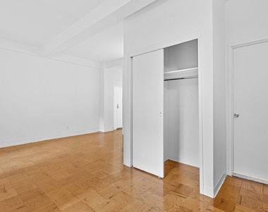 132 E 45th Street - Photo Thumbnail 4