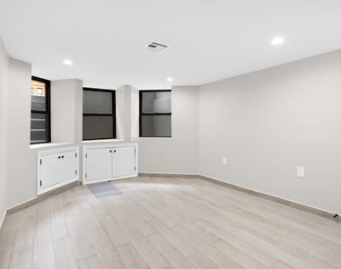 964 St Johns Place - Photo Thumbnail 3
