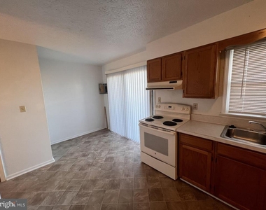 2352 Roosevelt Boulevard - Photo Thumbnail 3