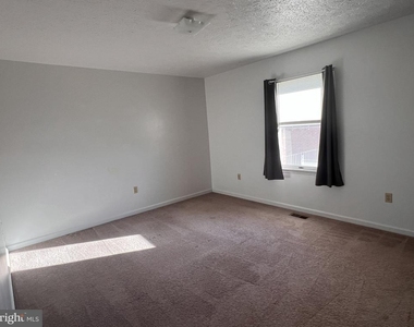 2352 Roosevelt Boulevard - Photo Thumbnail 5