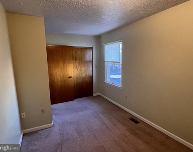 2352 Roosevelt Boulevard - Photo Thumbnail 7