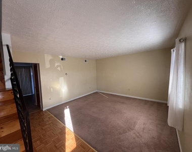 2352 Roosevelt Boulevard - Photo Thumbnail 1