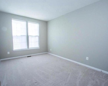 207 Almond Drive - Photo Thumbnail 14