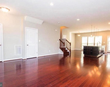 207 Almond Drive - Photo Thumbnail 9