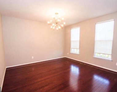 207 Almond Drive - Photo Thumbnail 12