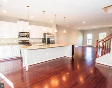 207 Almond Drive - Photo Thumbnail 7