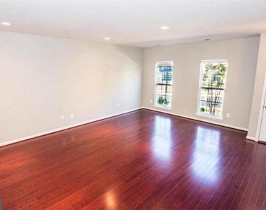 207 Almond Drive - Photo Thumbnail 11