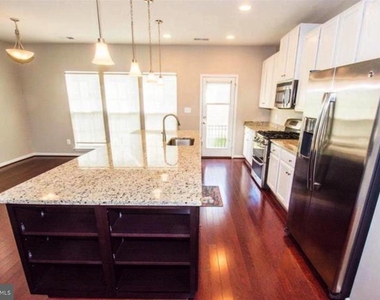 207 Almond Drive - Photo Thumbnail 6