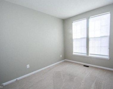 207 Almond Drive - Photo Thumbnail 15