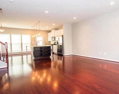 207 Almond Drive - Photo Thumbnail 10