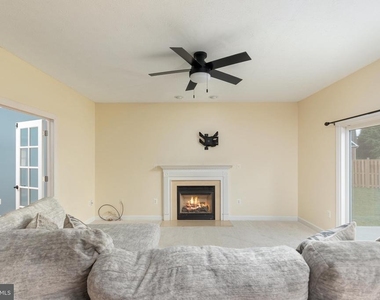 677 Dellinger Drive - Photo Thumbnail 7