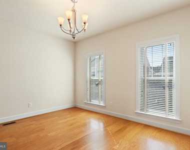 562 Marina Landing Lane - Photo Thumbnail 13