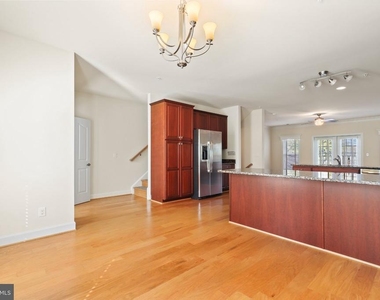 562 Marina Landing Lane - Photo Thumbnail 9