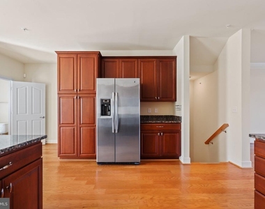 562 Marina Landing Lane - Photo Thumbnail 11