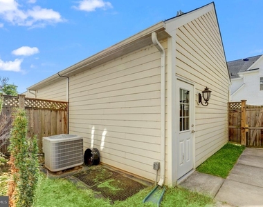 562 Marina Landing Lane - Photo Thumbnail 5