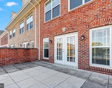 562 Marina Landing Lane - Photo Thumbnail 4