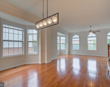 23099 Sunbury Street - Photo Thumbnail 3