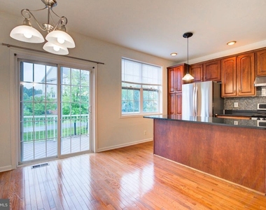 23099 Sunbury Street - Photo Thumbnail 7
