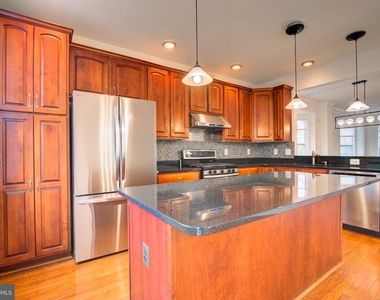 23099 Sunbury Street - Photo Thumbnail 10