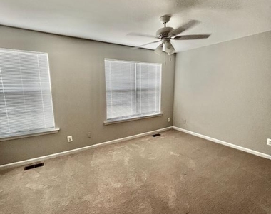 312 Stallion Square Ne - Photo Thumbnail 6