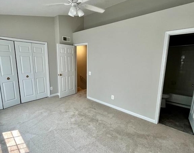 312 Stallion Square Ne - Photo Thumbnail 5