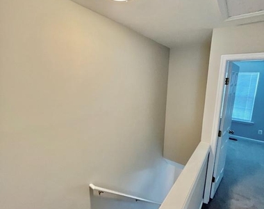 312 Stallion Square Ne - Photo Thumbnail 10